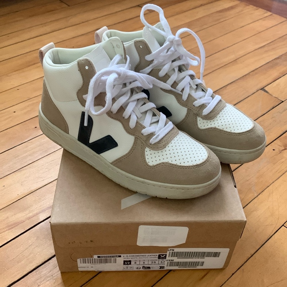 VEJA V-15 Size 39 / US 8